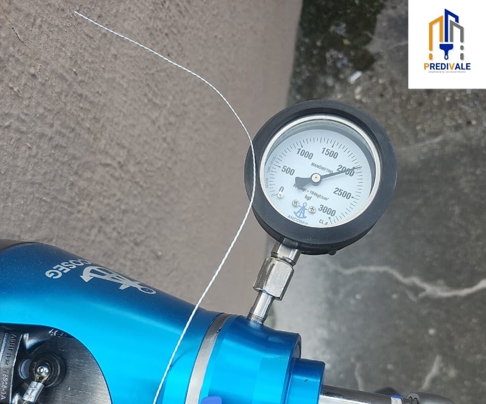 Equipamento utilizado em ensaio de sistema de ancoragem